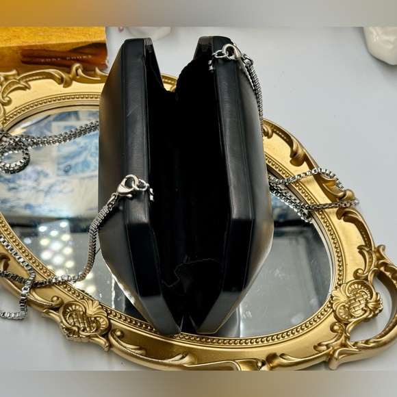 🆕 LULU GUINNESS 🧿 NWOT Black Leather Gem Clutch on a Chain - Picture 10 of 16